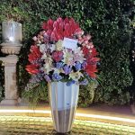 توضیح مختصر: جام گل رزینی با گل‌های هورتانزیا ترکیبی، مناسب برای دکوراسیون منزل و هدیه‌های خاص