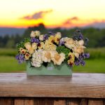 باکس گل تم گرم شیک با گل‌های تازه و رنگ‌های گرم و جذاب