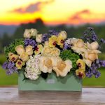 باکس گل تم گرم شیک با چیدمان هنرمندانه و رنگ‌بندی جذاب