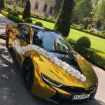 ماشین عروس گلد با گل‌آرایی تمام ارکید سفید و طراحی لوکس