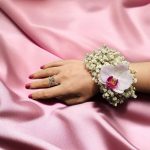 دستبند ظریف ارکیده عروس؛ لطافت گل‌ها در کنار ظرافت طراحی