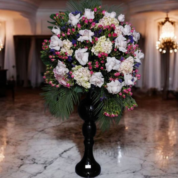 جام گل رز و هورتانزیا با طراحی لوکس و گل‌آرایی هنرمندانه