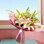 دسته گل لیلیوم سفید صورتی؛ ترکیبی از لطافت و شکوه طبیعی