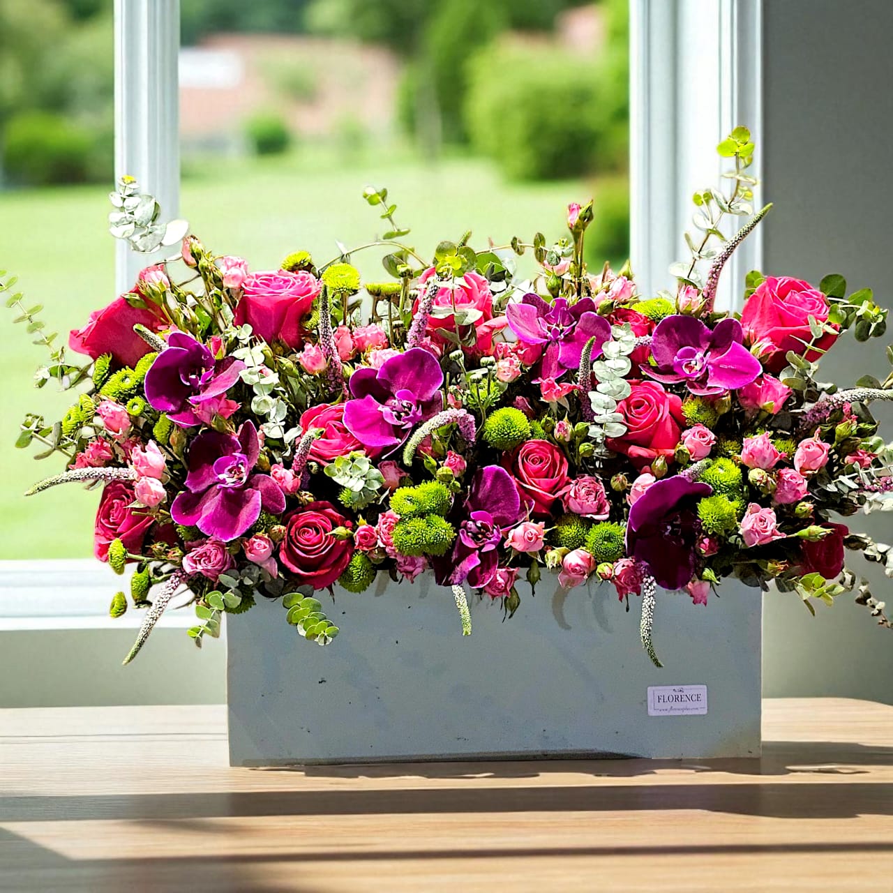 باکس گل تم بنفش کد 6413 باکس گل تم بنفش با گلهای رز و لیسیانتوس