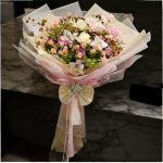 دسته گل سفید صورتی رز و ارکید لوکس و شیک