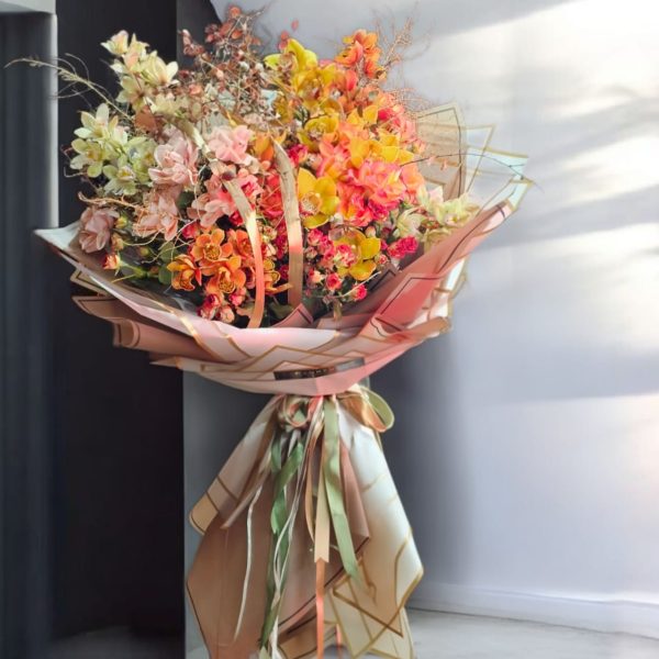 دسته گل غول پیکر رز و ارکیده سیمبیدیم خران لوکس و خاص