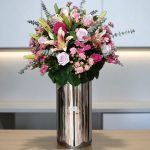 استوانه بلور با گل گرد بهاری مناسب هدیه و دکوراسیون