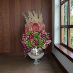 گلدان پاییزی پامپاس و رز با طراحی شیک