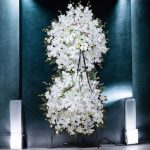 تاج گل تمام ارکیده با تاچ صورتی لوکس