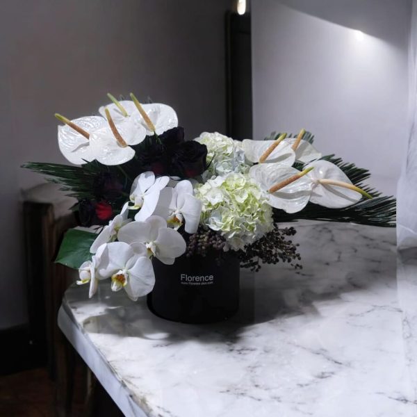 باکس گل مینی تم سفید و مشکی لوکس و رمانتیک