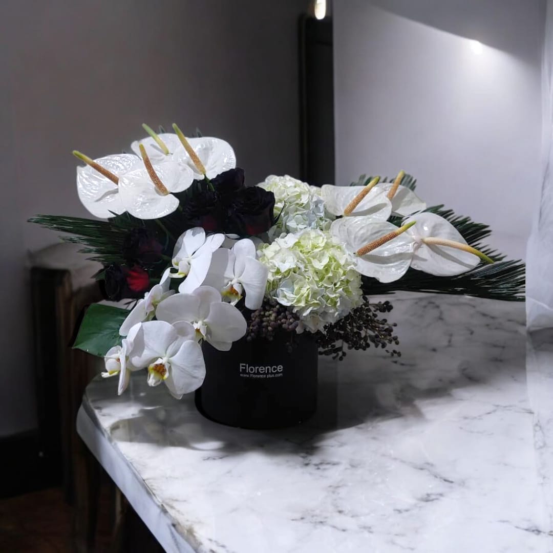 باکس گل مینی تم سفید و مشکی کد6450 باکس گل مینی تم سفید و مشکی لوکس و رمانتیک