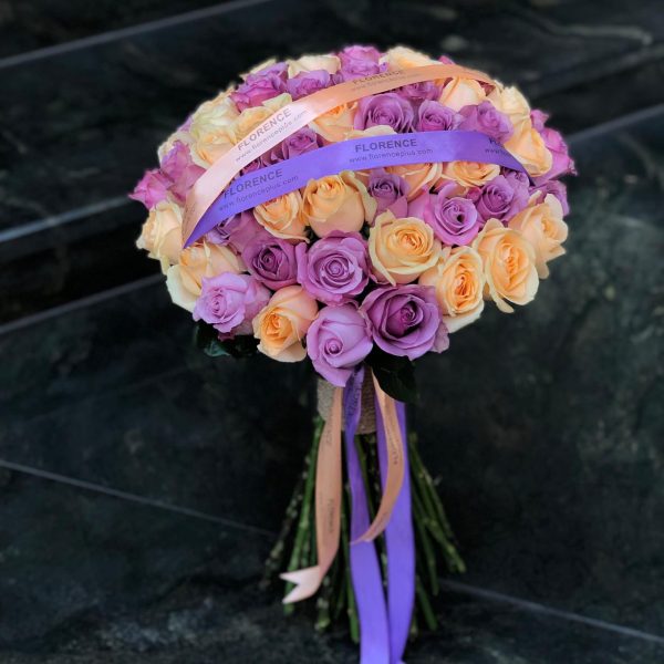 دسته گل رز یاسی و هلویی شیک و مدرن