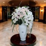 جام گل سفید و یاسی ملیح با طراحی لوکس و ظریف