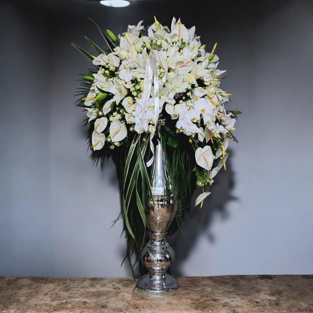 جام گل لوکس سفید با طراحی مدرن و شیک