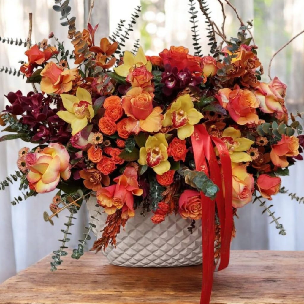 گلدان فایبرگلاس پاییزی مناسب دکوراسیون لوکس و فضای باز