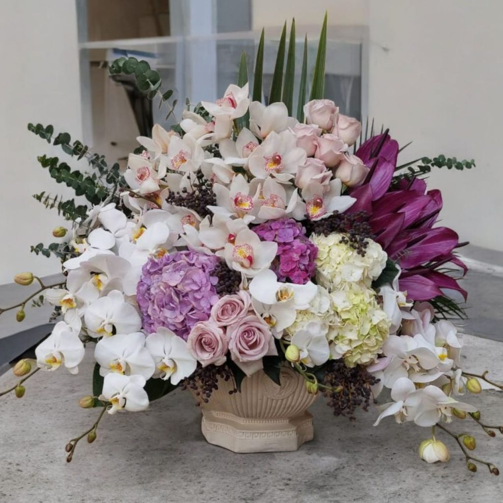 خرید سبد گل رزین فلورانس شیک