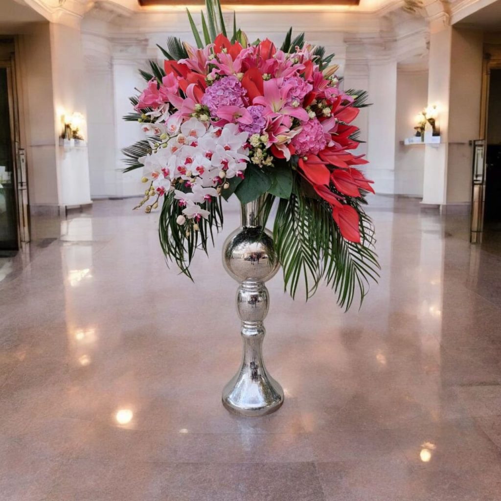 جام گل نقره ای صورتی فلورانس لوکس، ترکیبی از زیبایی طبیعی و هنر طراحی.