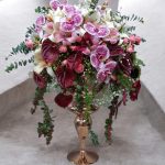 بلور رومیزی رزگلد با گل های آویز مناسب دکوراسیون کلاسیک و مدرن