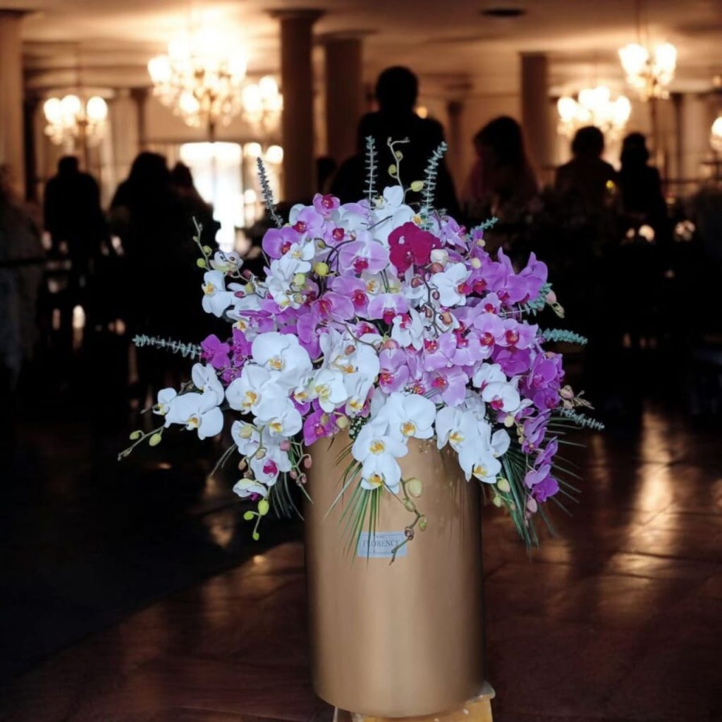 گلدان ارکیده فلونوپسیس برای تبریک لوکس و شیک