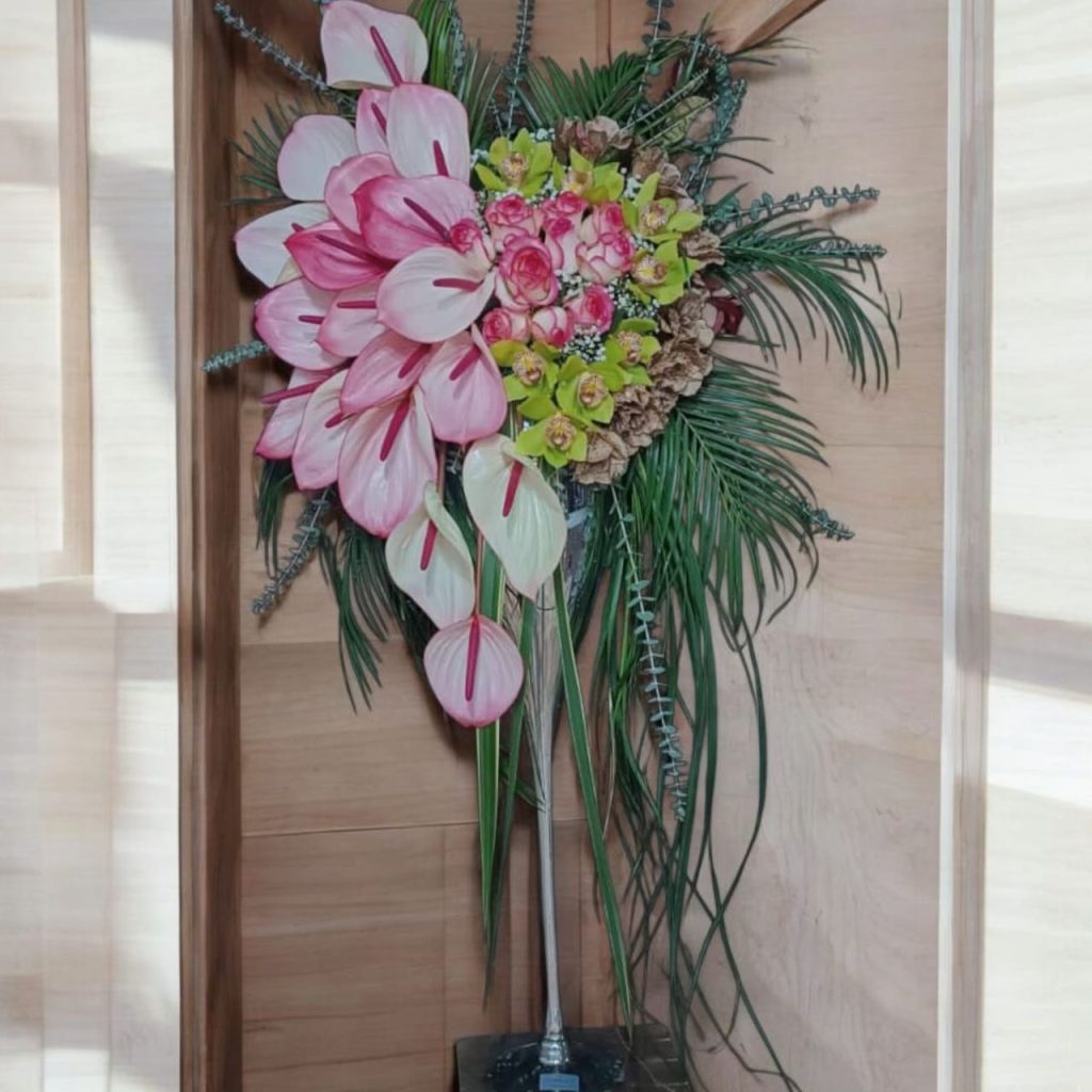 جام گل آنتریوم مدل نامتقارن با طراحی هنری