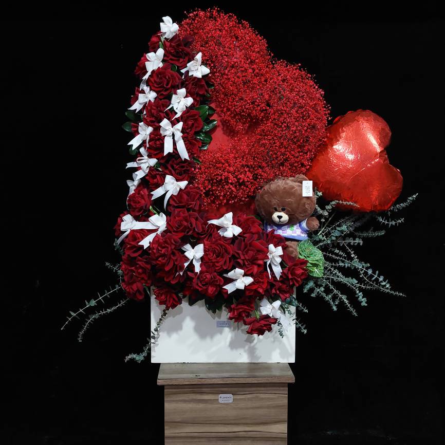 ۲۰۲۶۰۲۰۶_۱۰۲۳۱۲ باکس رز خرسی ولنتاین - هدیهای عاشقانه متشکل از رزهای قرمز تازه و یک خرس تدی مخملی