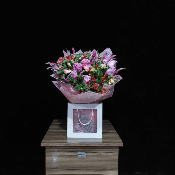 دسته گل صورتی ولنتاین رمانتیک با ترکیب رز، گلایول و ژربرا - هدیه‌ای لطیف از فلورانس