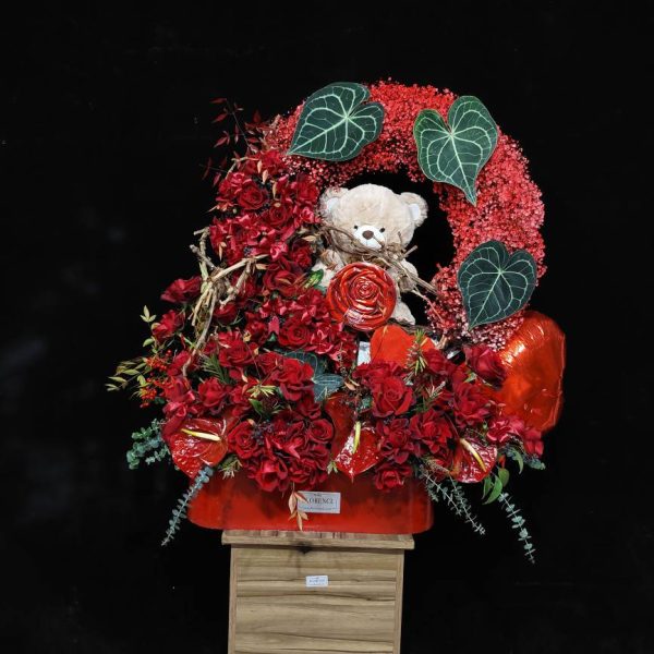 بادکنک و شکلات و رز ولنتاین - ست هدیه رمانتیک با بادکنک فویلی طرح I Love You، شکلات مارس و کیت‌کت و رز قرمز در جعبه هدیه لوکس