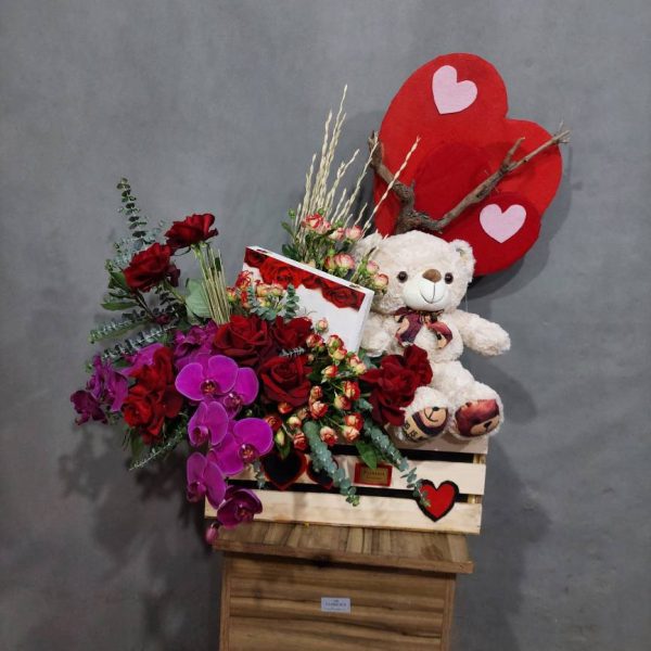 جعبه ولنتاینی با خرس و قلب و رز – کد H045